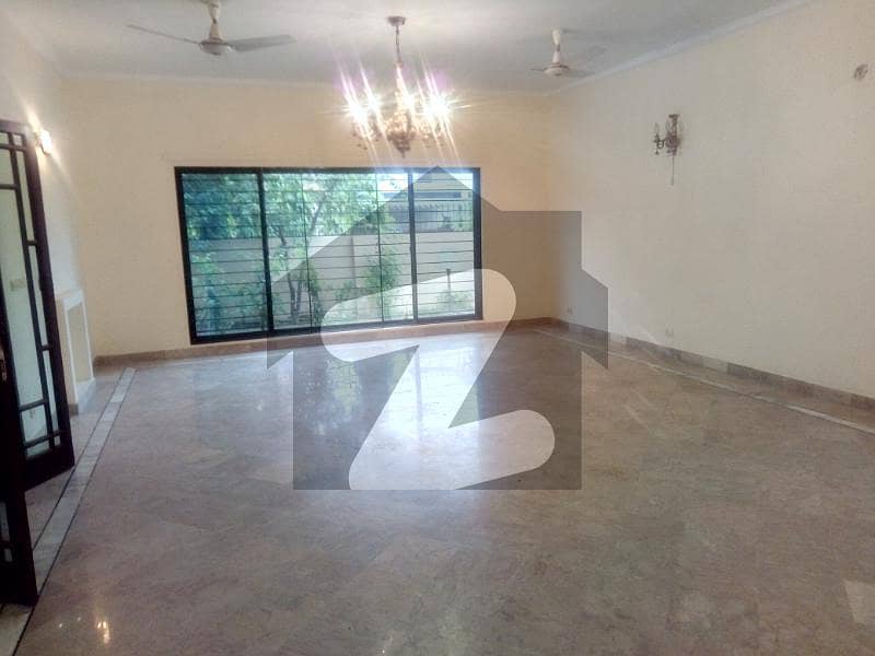 1 Kanal Luxury Lower Portion On Prime Location Near To Market