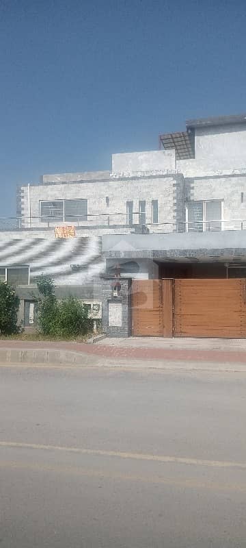 گلریز ہاؤسنگ سکیم راولپنڈی میں 5 کمروں کا 10 مرلہ مکان 1.7 کروڑ میں برائے فروخت۔