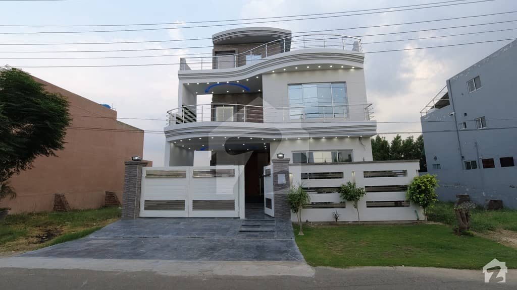 طارق گارڈنز لاہور میں 6 کمروں کا 10 مرلہ مکان 3.5 کروڑ میں برائے فروخت۔