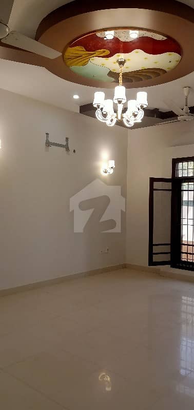 9th Commercial Street - Dha Phase 4 House Sized 2700 Square Feet For Sale