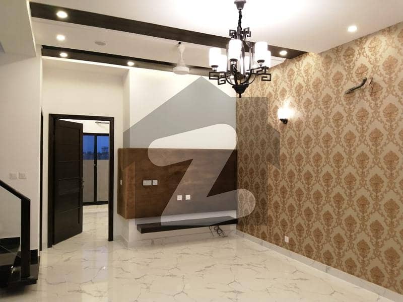 ڈی ایچ اے 9 ٹاؤن ڈیفنس (ڈی ایچ اے) لاہور میں 3 کمروں کا 5 مرلہ مکان 2 کروڑ میں برائے فروخت۔