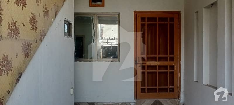 ایچ ۔ 13 اسلام آباد میں 6 کمروں کا 6 مرلہ مکان 1.3 کروڑ میں برائے فروخت۔
