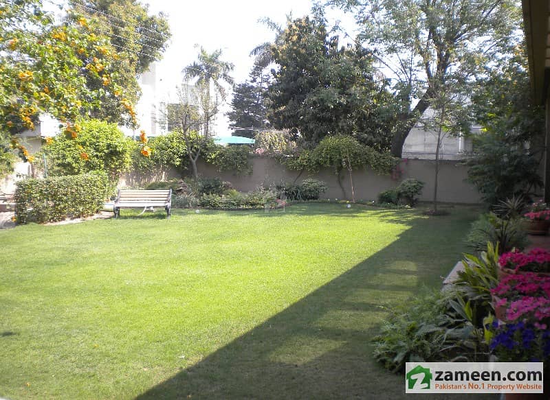 43 Marla Well Maintained Bungalow On Link Shami Road