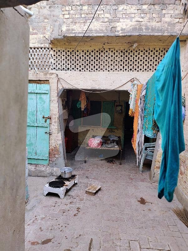 گھنٹا گھر چوک ملتان میں 1 کمرے کا 2 مرلہ مکان 23 لاکھ میں برائے فروخت۔