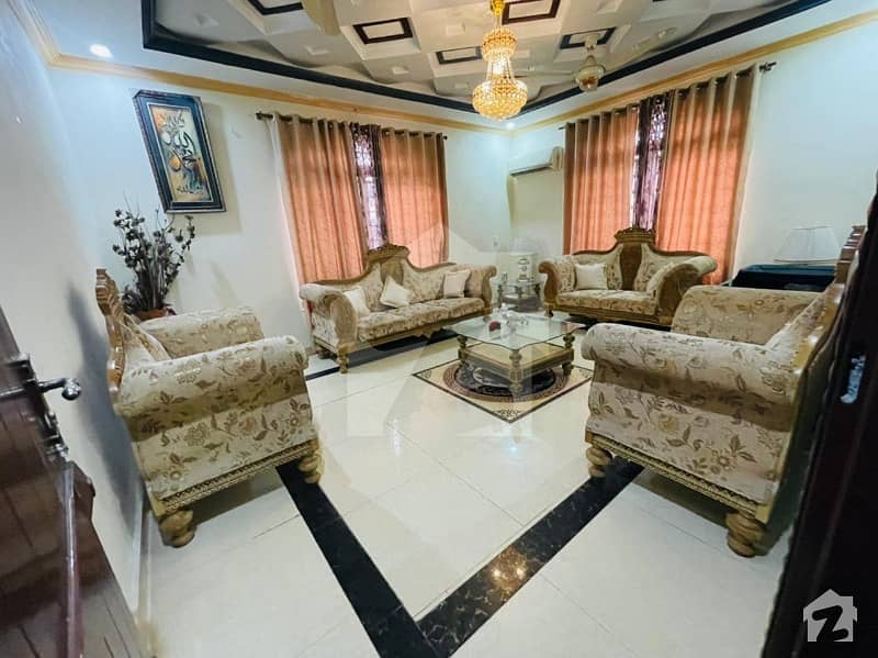 10 Marla Luxury House Available For Rent In Bahria Town Phase 8