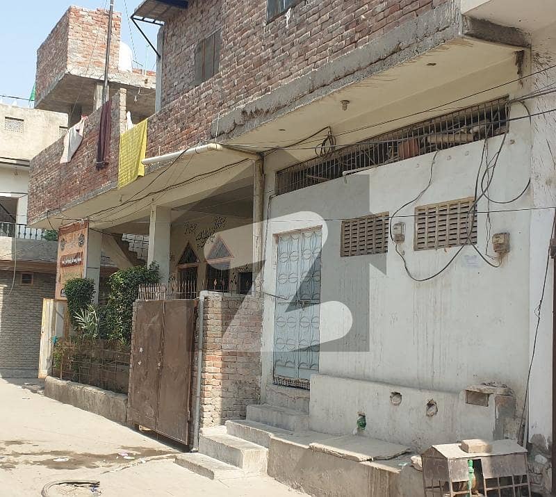 محمد نگر فیصل آباد میں 10 کمروں کا 11 مرلہ مکان 2.5 کروڑ میں برائے فروخت۔