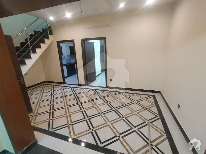 نشیمنِ اقبال فیز 1 نشیمنِ اقبال لاہور میں 3 کمروں کا 4 مرلہ مکان 40 ہزار میں کرایہ پر دستیاب ہے۔