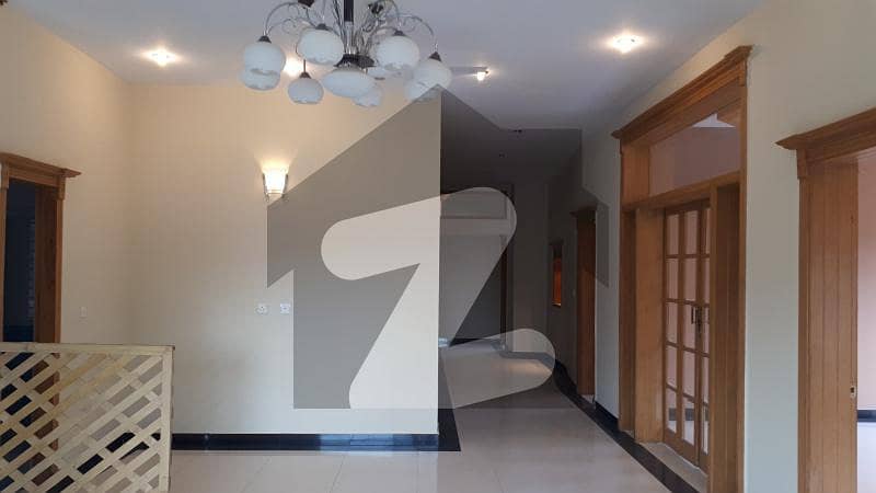 ای ۔ 11 اسلام آباد میں 6 کمروں کا 12 مرلہ مکان 7 کروڑ میں برائے فروخت۔
