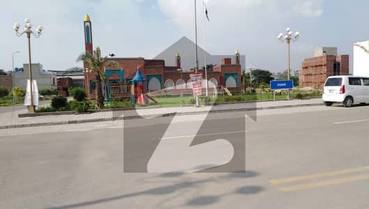 الکبیر انکلیو بحریہ آرچرڈ لاہور میں 2 مرلہ کمرشل پلاٹ 90 لاکھ میں برائے فروخت۔