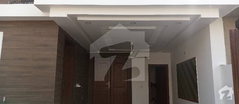 بحریہ ٹاؤن سیکٹرڈی بحریہ ٹاؤن لاہور میں 3 کمروں کا 5 مرلہ مکان 1.6 کروڑ میں برائے فروخت۔