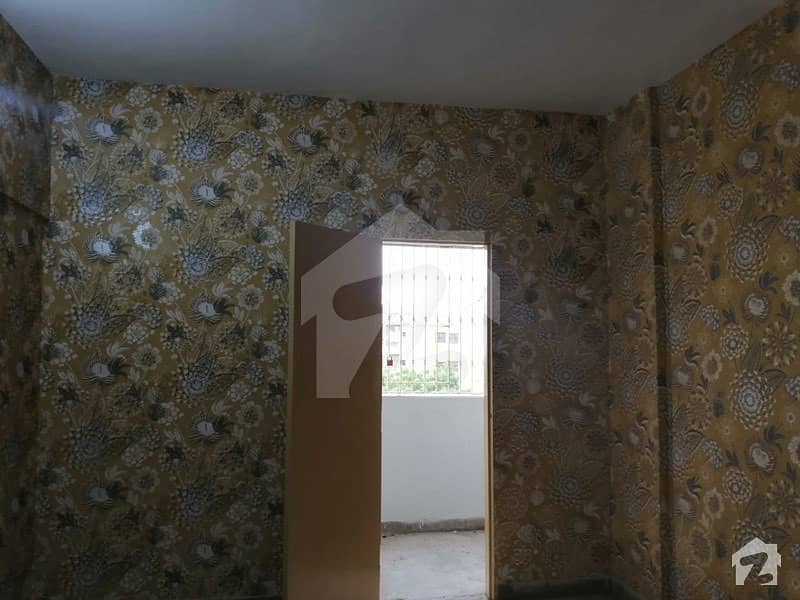شادمان ٹاؤن - سیکٹر 14 / بی شادمان نارتھ ناظم آباد کراچی میں 2 کمروں کا 5 مرلہ فلیٹ 50 لاکھ میں برائے فروخت۔