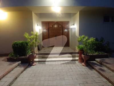 اولڈ کلفٹن کراچی میں 4 کمروں کا 2 کنال مکان 25 کروڑ میں برائے فروخت۔