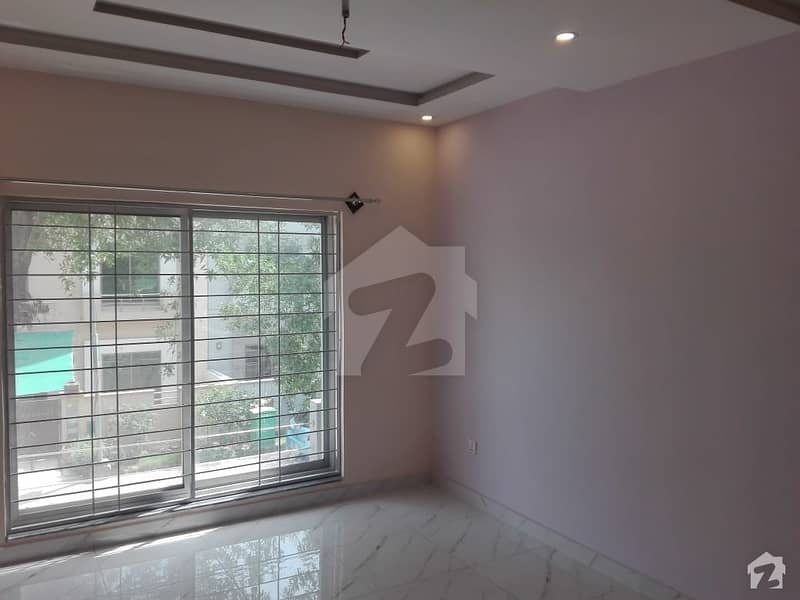 Flat Sized 1225 Square Feet Is Available For Sale In Raiwind Road
