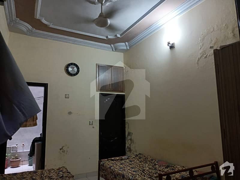 گلستانِِ جوہر ۔ بلاک اے 3 گلستانِ جوہر کراچی میں 2 کمروں کا 4 مرلہ زیریں پورشن 85 لاکھ میں برائے فروخت۔