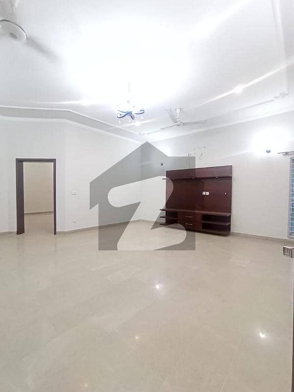 One Kanal Slightly Used Upper Portion Is Available For Rent In Dha Phase 7 Lahore