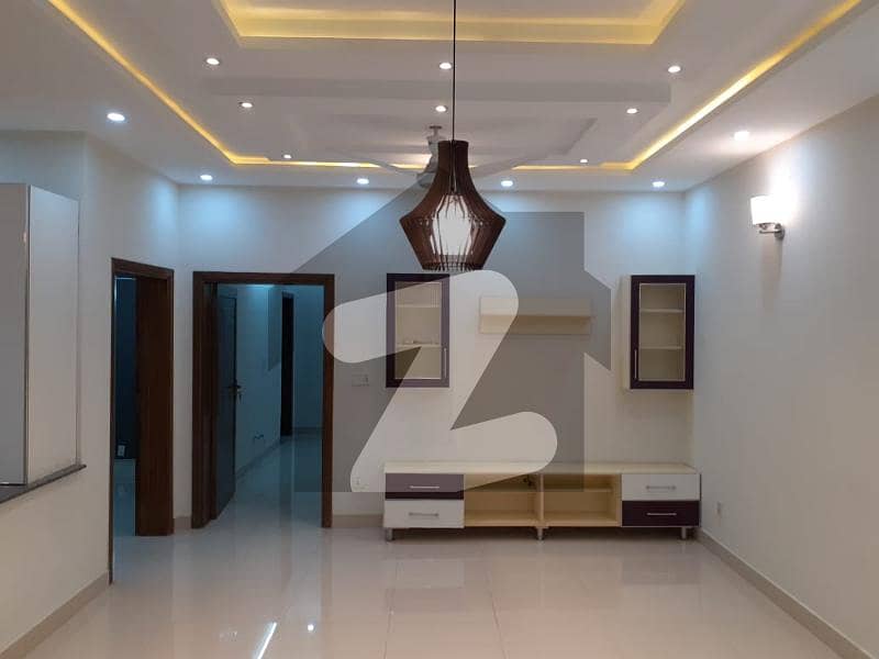 زراج ہاؤسنگ سکیم اسلام آباد میں 5 کمروں کا 12 مرلہ مکان 2.6 کروڑ میں برائے فروخت۔