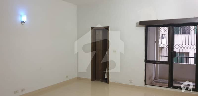 F11 Sughara Tower 2bedroom Tv Lounge Kitchen Flat For Sale
