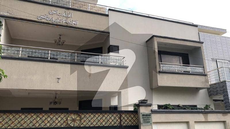 مارگلہ ویو ہاؤسنگ سوسائٹی ڈی ۔ 17 اسلام آباد میں 3 کمروں کا 14 مرلہ مکان 3.1 کروڑ میں برائے فروخت۔