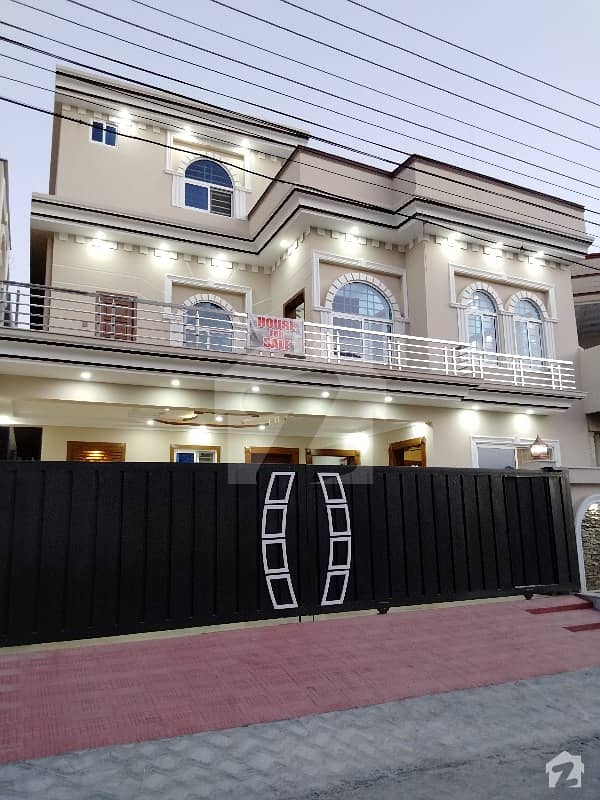 سوان گارڈن اسلام آباد میں 6 کمروں کا 12 مرلہ مکان 3.1 کروڑ میں برائے فروخت۔