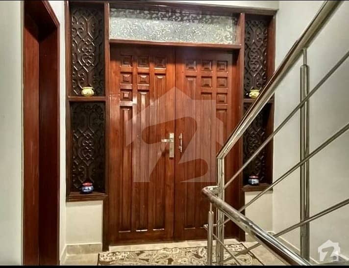 خالد بِن ولید روڈ کراچی میں 4 کمروں کا 12 مرلہ بالائی پورشن 3.5 کروڑ میں برائے فروخت۔