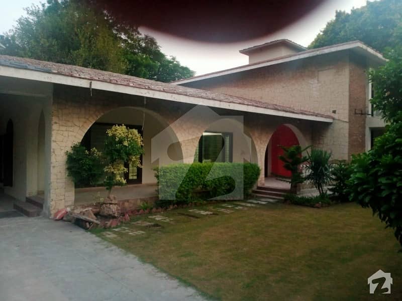 25 Marla  4-bedroom's   House Available For Rent In Cantt.