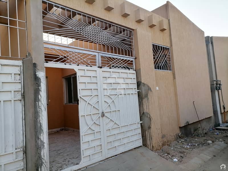 کے این گوہر گرین سٹی شاہراہِ فیصل کراچی میں 3 کمروں کا 5 مرلہ مکان 1.55 کروڑ میں برائے فروخت۔