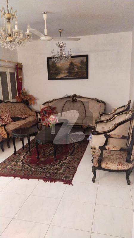 کلفٹن ۔ بلاک 2 کلفٹن کراچی میں 3 کمروں کا 7 مرلہ فلیٹ 3.1 کروڑ میں برائے فروخت۔