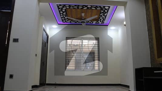 مری روڈ راولپنڈی میں 4 کمروں کا 4 مرلہ مکان 2.5 کروڑ میں برائے فروخت۔