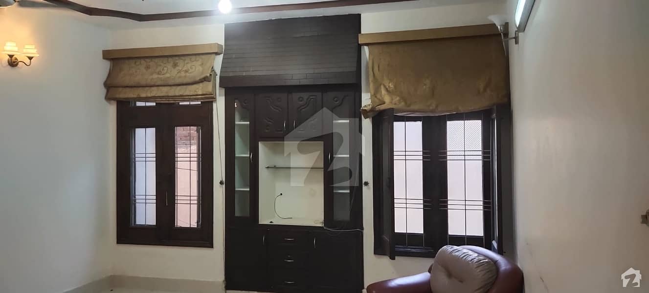 مدینہ ٹاؤن فیصل آباد میں 4 کمروں کا 10 مرلہ مکان 70 ہزار میں کرایہ پر دستیاب ہے۔