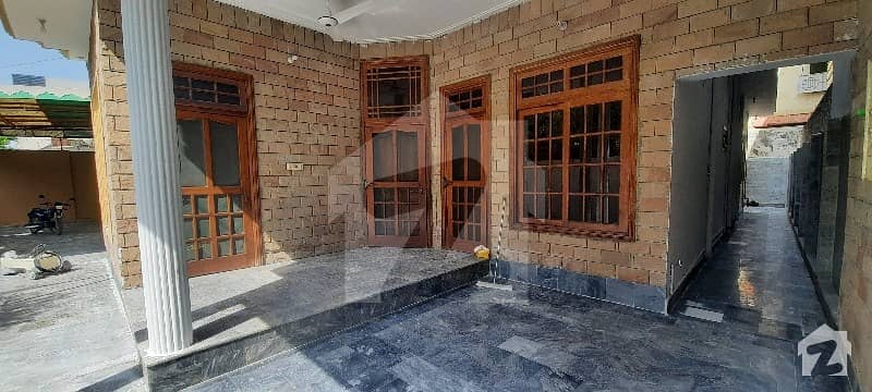 House???? available for rent in sheikh maltoon town  Mardan location phase 1
Size 20 marla
5 bedrooms with attach bath????????
 Kitchen 
 lounge???? 
4 car parking  ???? 
Servant  room attach bath
Electricity available????
All facilities are available 
Re