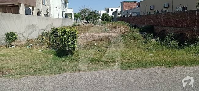 Plot For Sale On 50 Feet Road