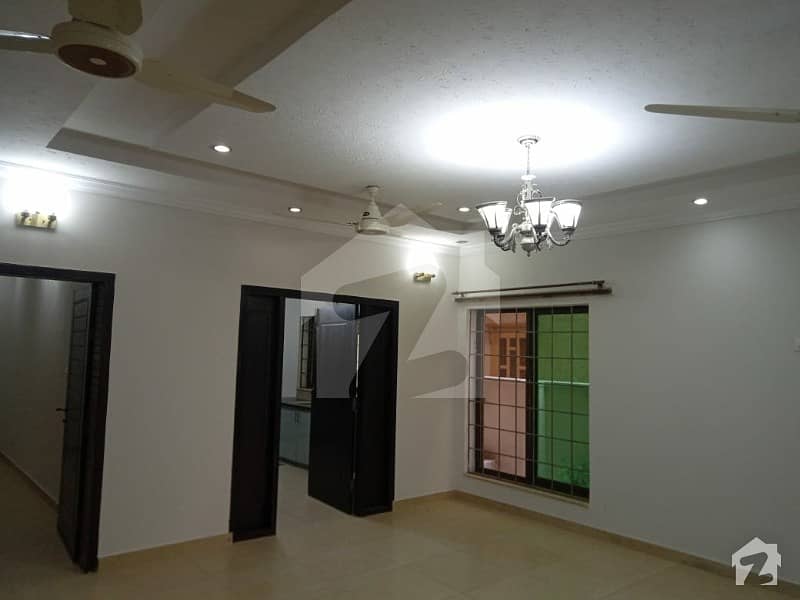 10 Marla Used House For Sale In Bahria Town Phase 2