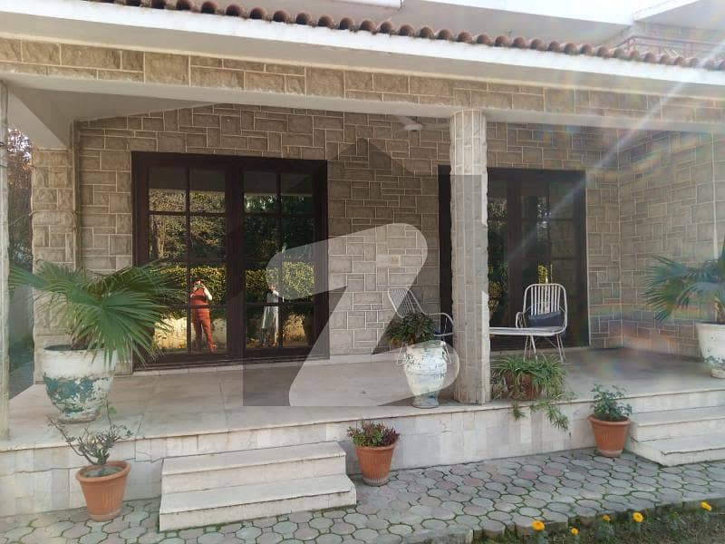 888 Sq. Yd Old House Is For Sale 888 Sq. Yd Old House Is For Sale