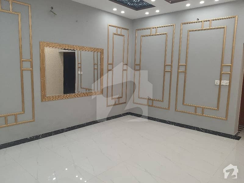 ماڈل سٹی ون کینال روڈ فیصل آباد میں 5 کمروں کا 7 مرلہ مکان 2.4 کروڑ میں برائے فروخت۔