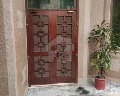 الحافظ ٹاؤن لاہور میں 3 کمروں کا 12 مرلہ مکان 2.25 کروڑ میں برائے فروخت۔