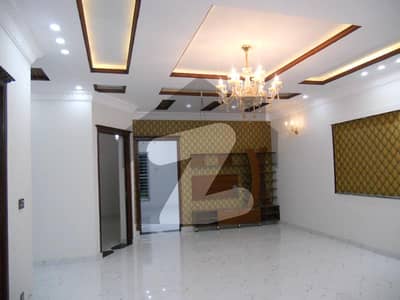 او پی ایف ہاؤسنگ سکیم - بلاک سی او پی ایف ہاؤسنگ سکیم لاہور میں 6 کمروں کا 11 مرلہ مکان 2.85 کروڑ میں برائے فروخت۔