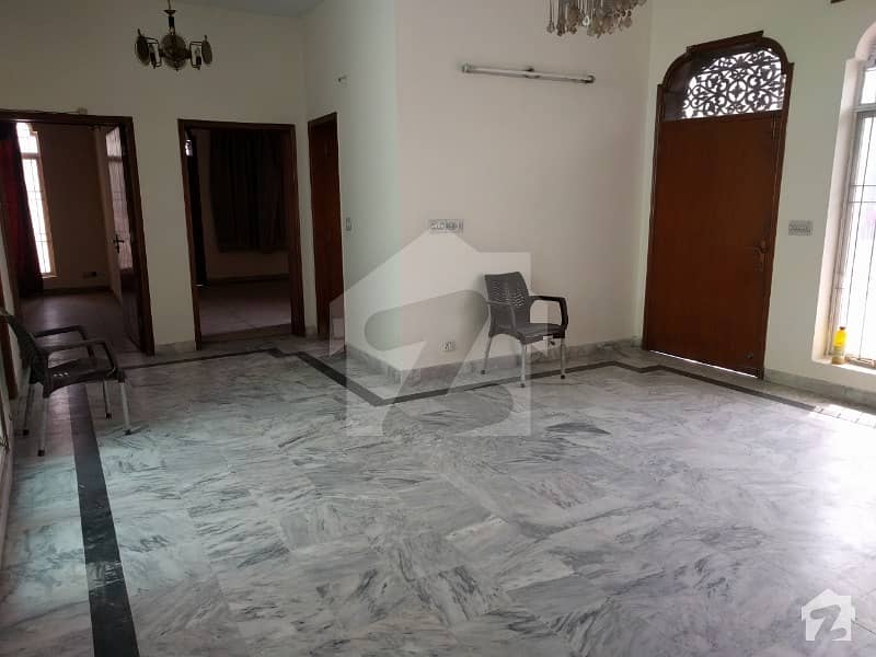 ٹاؤن شپ ۔ سیکٹر اے1 ٹاؤن شپ لاہور میں 5 کمروں کا 1 کنال مکان 4 کروڑ میں برائے فروخت۔