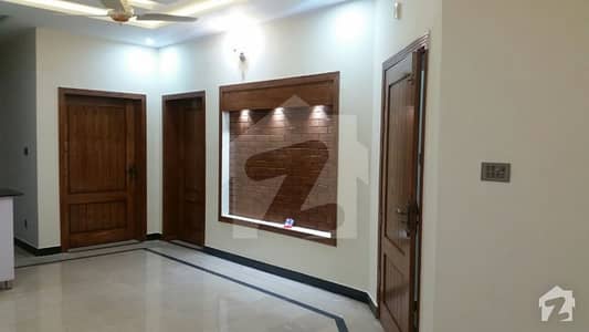 ایم پی سی ایچ ایس ایف ۔ 17 اسلام آباد میں 6 کمروں کا 8 مرلہ مکان 60 ہزار میں کرایہ پر دستیاب ہے۔