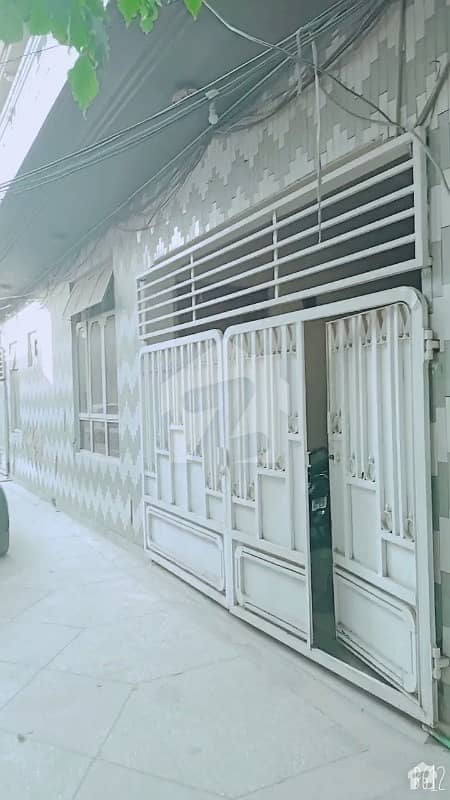 سمن آباد لاہور میں 4 کمروں کا 6 مرلہ مکان 1.6 کروڑ میں برائے فروخت۔