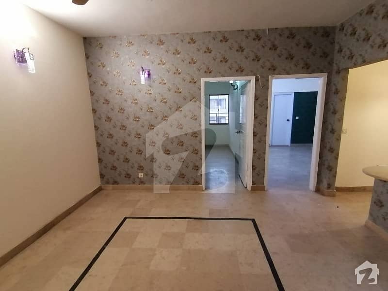Servant Room Lift Car Parking 4 Bed 3 Side Balcony Flat For Sale