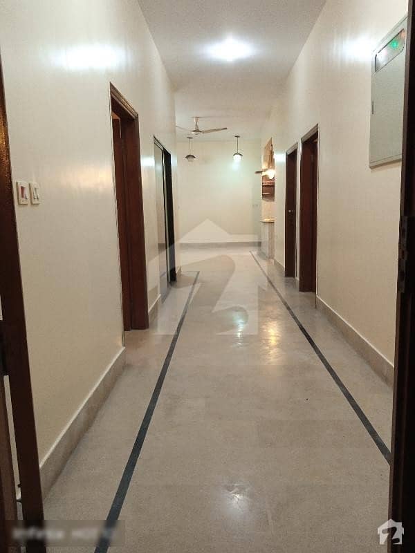 گلستانِ جوہر کراچی میں 4 کمروں کا 16 مرلہ مکان 80 ہزار میں کرایہ پر دستیاب ہے۔