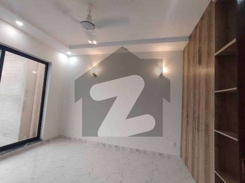 ڈی ایچ اے فیز 5 ڈیفنس (ڈی ایچ اے) لاہور میں 3 کمروں کا 5 مرلہ مکان 1.85 کروڑ میں برائے فروخت۔