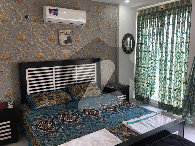 1 BED FULLY LUXURY FURNISHED FAMILY FLAT AVAILABLE FOR RENT IN BAHRIA TOWN LAHORE