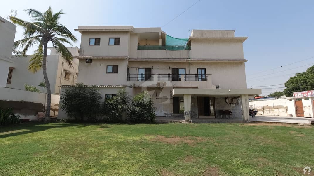 رفاہِ عام شاہ فیصل ٹاؤن کراچی میں 7 کمروں کا 2.4 کنال مکان 20 کروڑ میں برائے فروخت۔