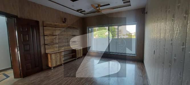 14 Marla Brand New Beautiful House Near To Park With Basement 14 Marla Brand New Beautiful House Near To Park With Basement