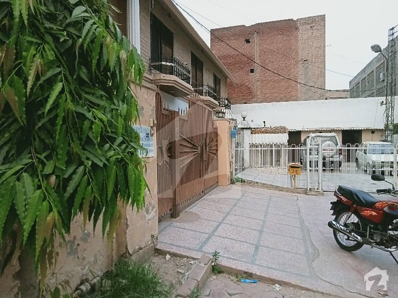 علامہ اقبال ٹاؤن ۔ ہُما بلاک علامہ اقبال ٹاؤن لاہور میں 4 کمروں کا 12 مرلہ مکان 3.4 کروڑ میں برائے فروخت۔