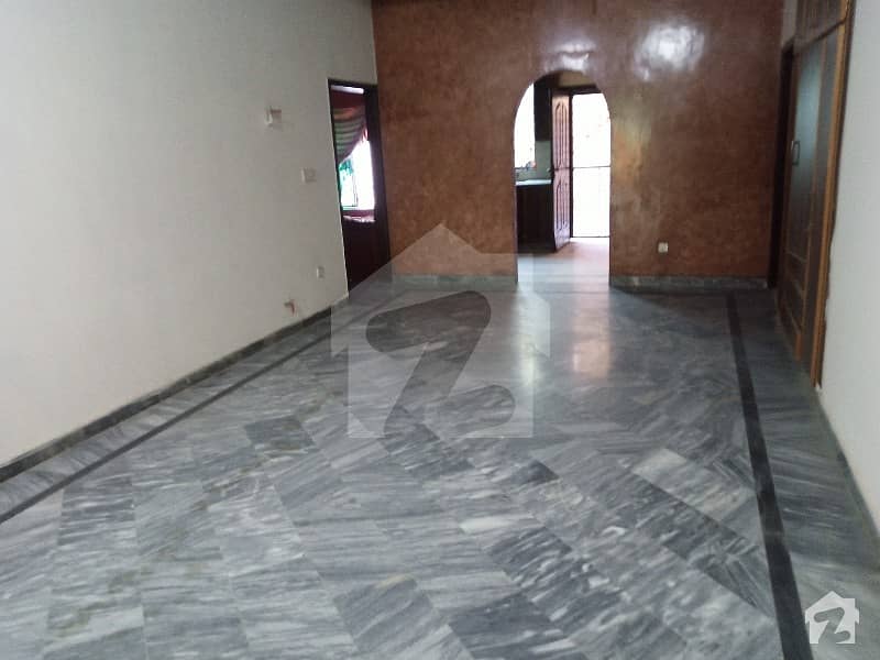 A 4500 Square Feet Upper Portion In Lahore Is On The Market For Rent