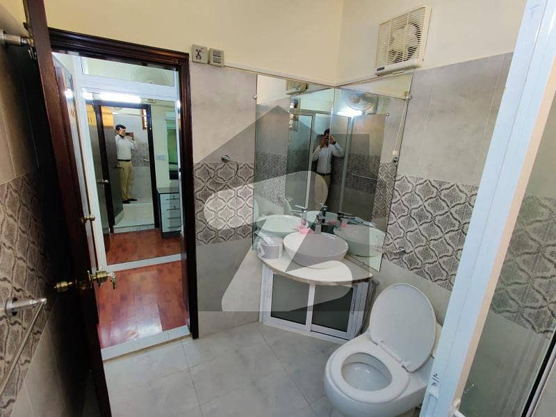 ویسٹریج 1 ویسٹریج راولپنڈی میں 6 کمروں کا 1.75 کنال مکان 6.25 کروڑ میں برائے فروخت۔
