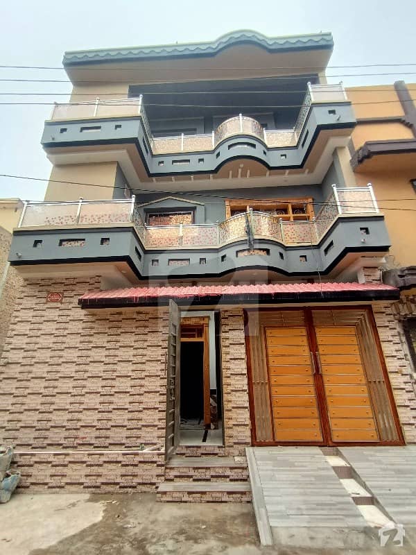 ڈلا زیک روڈ پشاور میں 8 کمروں کا 6 مرلہ مکان 1.8 کروڑ میں برائے فروخت۔