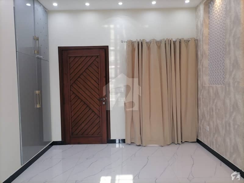 ڈی سی کالونی - مہران بلاک ڈی سی کالونی گوجرانوالہ میں 5 کمروں کا 10 مرلہ مکان 2.5 کروڑ میں برائے فروخت۔